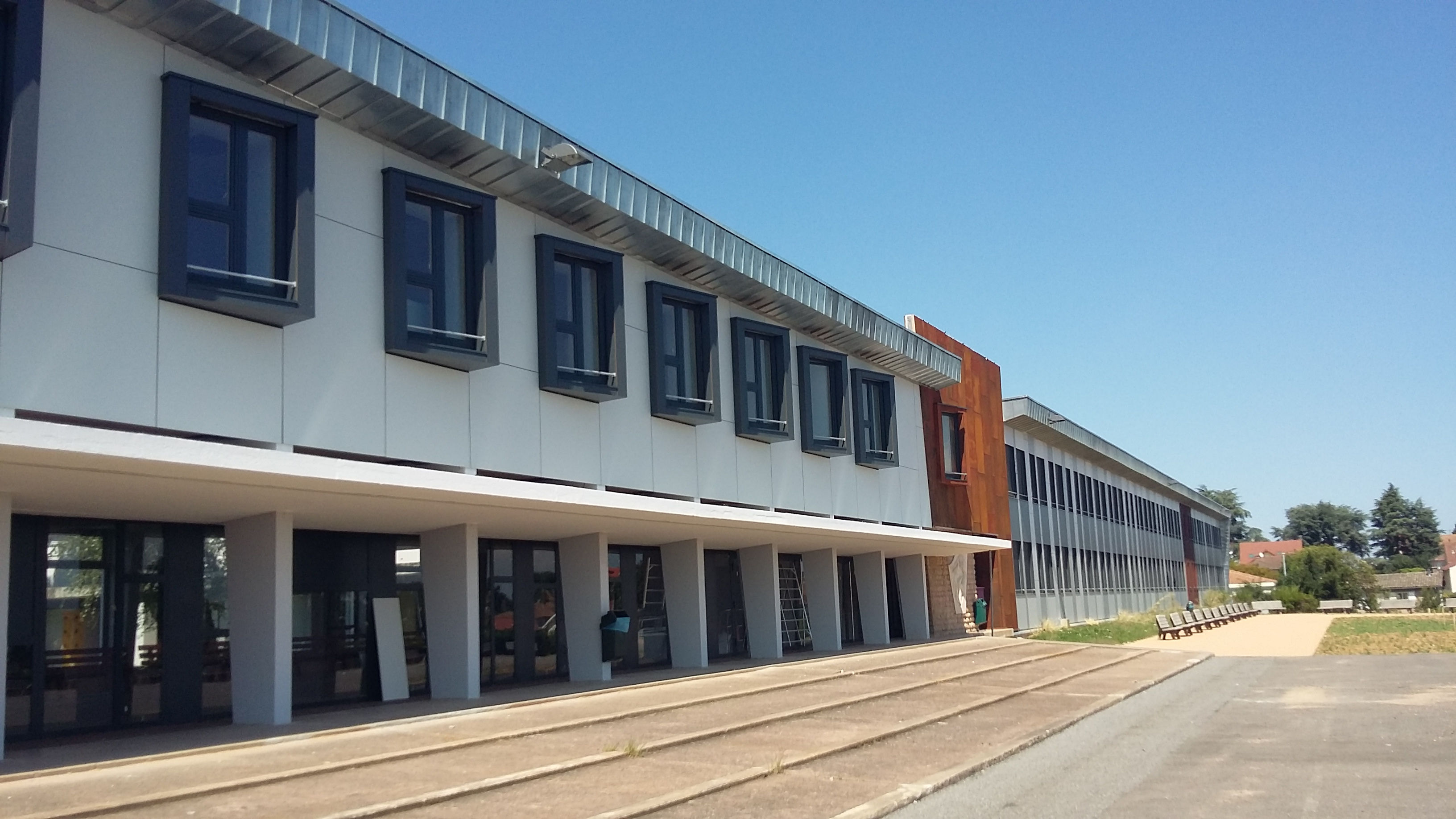 Macon :  Réhabilitation thermique et architecturale Lycée René Cassin 1300 élèves